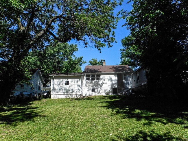 Building Photo - 5460 Hamilton Ave