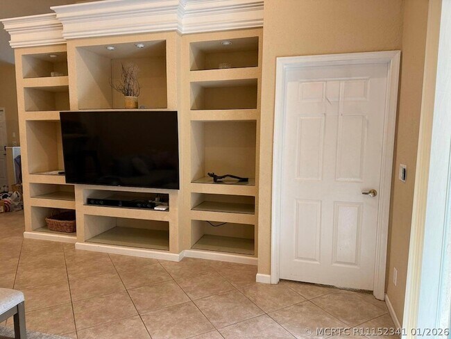 Building Photo - 328 W Coral Trace Cir