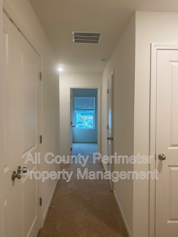 Building Photo - 1117 Union Pacific Wy