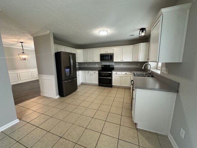 Building Photo - 9215 Eminence Ct