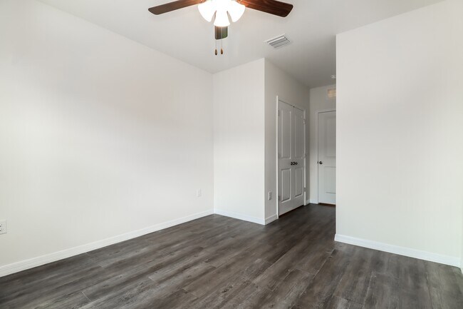 Building Photo - 11856 Mountain Retreat Ln