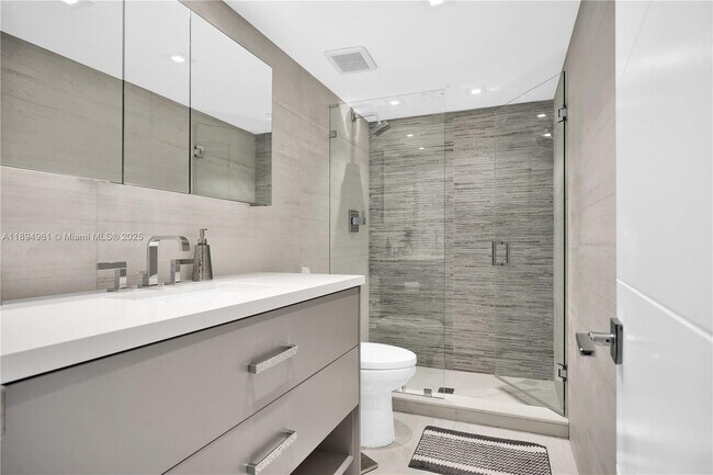 Building Photo - 1985 S Ocean Dr