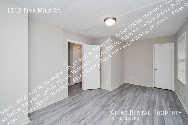 Building Photo - 1312 5 Mile Rd