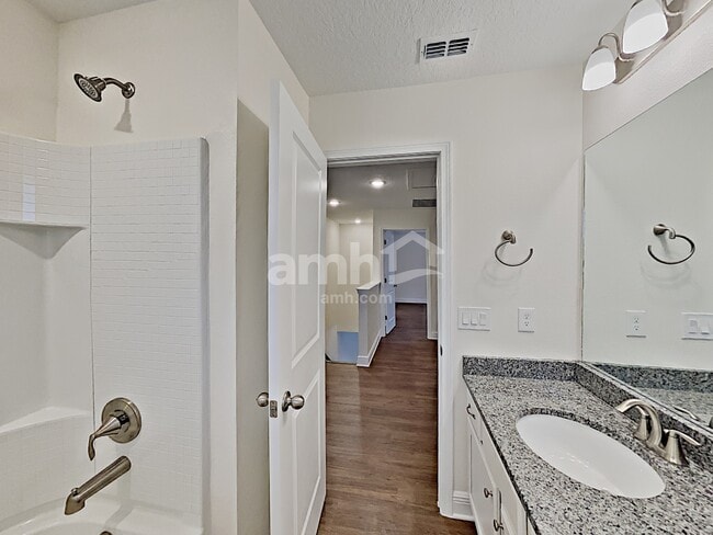 Building Photo - 707 Zarabrooke Ct