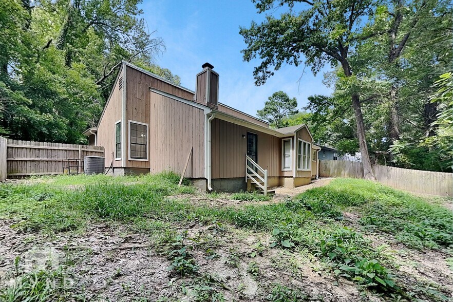 Building Photo - 2406 Jenwood St