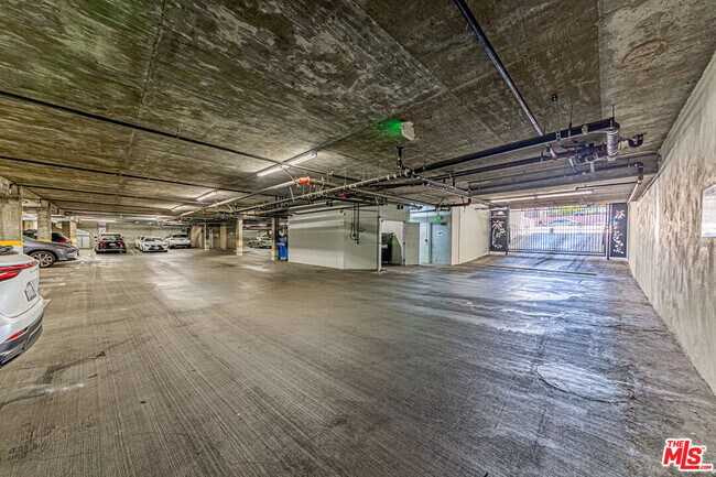 Building Photo - 3061 W 12th Pl