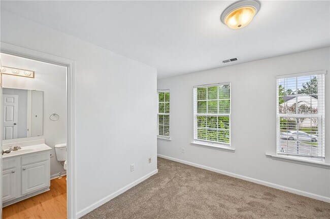Building Photo - 725 Crestwell Cir