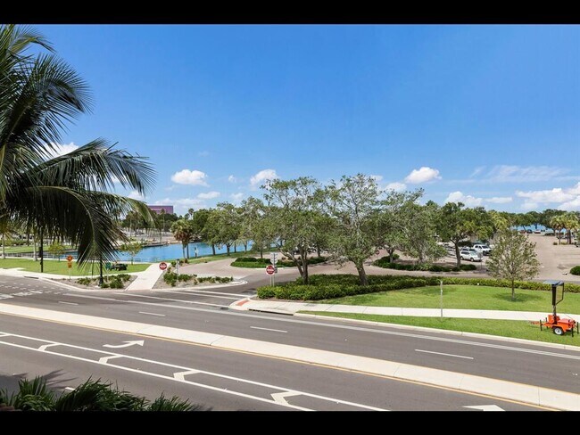 Building Photo - 1064 N Tamiami Trl