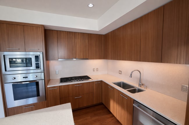 Building Photo - 1Bd/1.5Ba Bellevue Condo