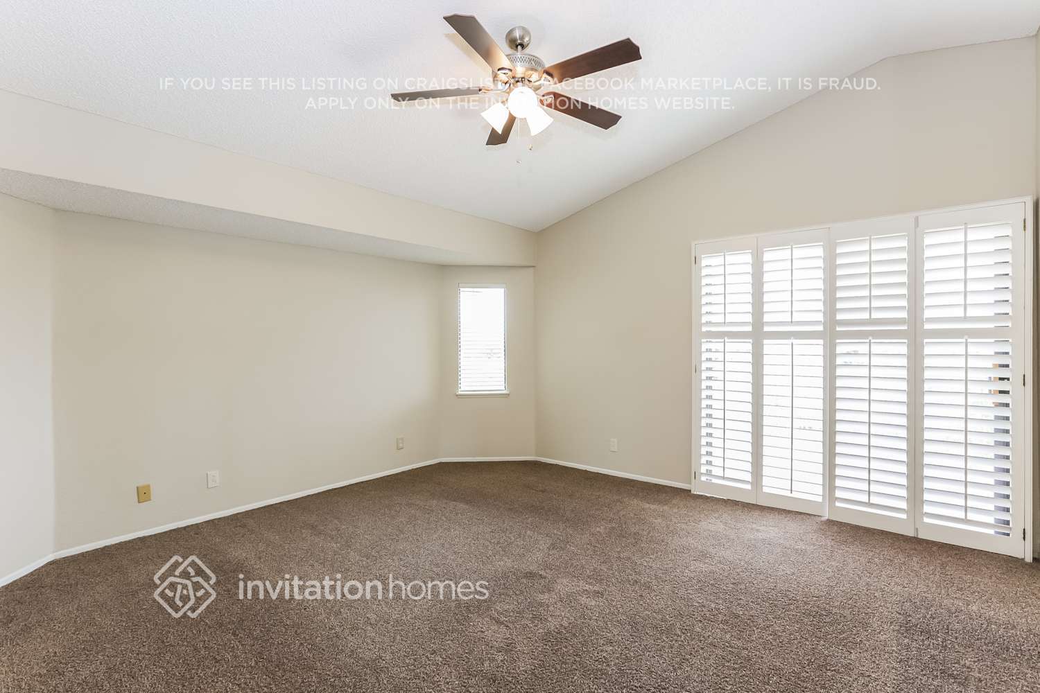 Building Photo - 4553 Grandview Dr