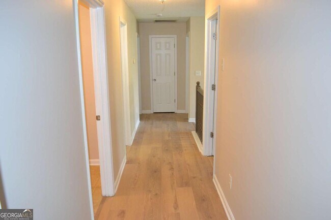 Building Photo - 6157 Red Top Loop