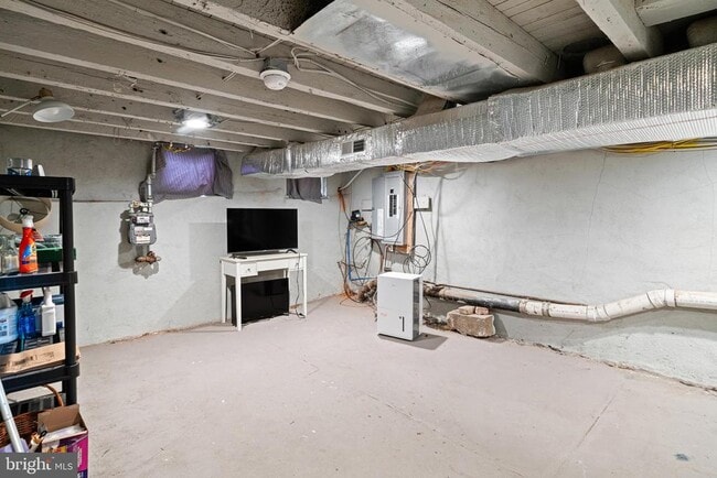 Building Photo - 2050 Mountain St