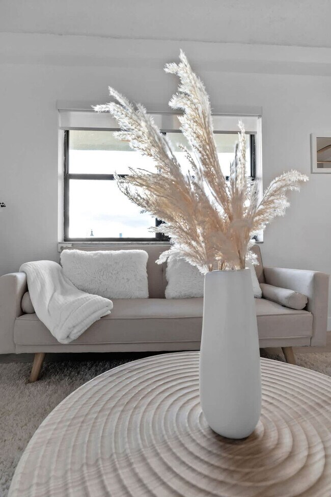 Building Photo - 321 Wilson St