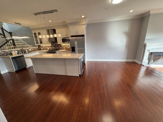 Building Photo - 1334 Anza St