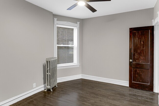 Building Photo - 6362 S Greenwood Ave