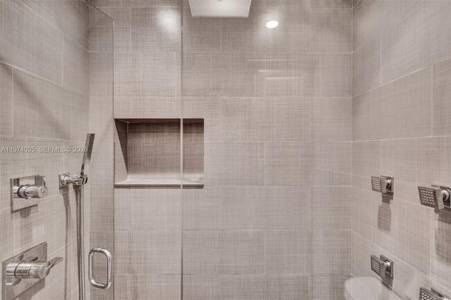 Building Photo - 2901 Dorchester Ln