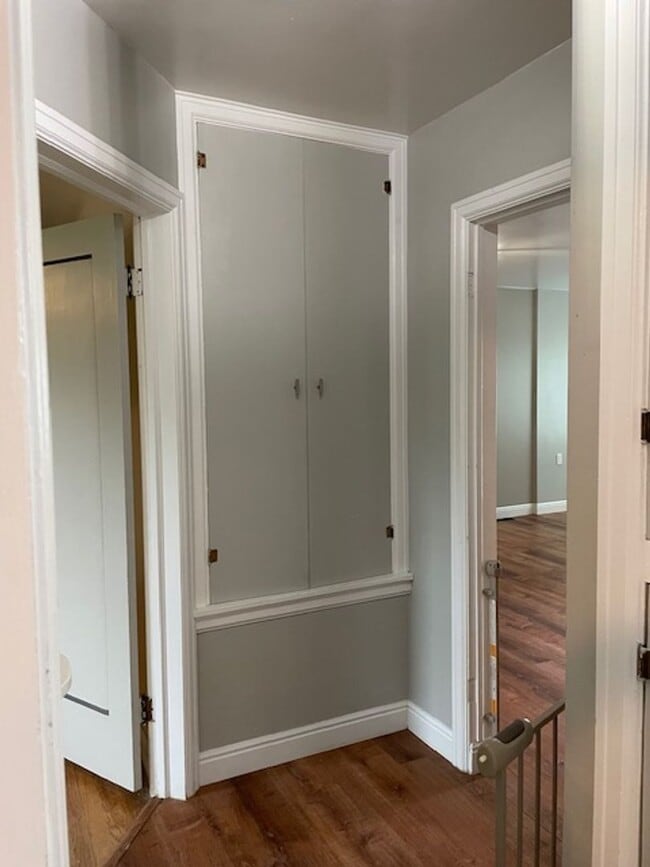 Building Photo - House For Lease