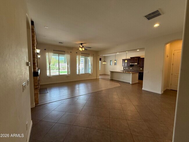 Building Photo - 4045 S Camellia Dr
