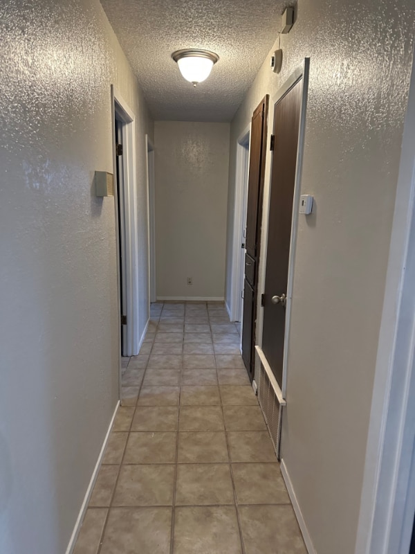 Building Photo - 409 Skyline Cir