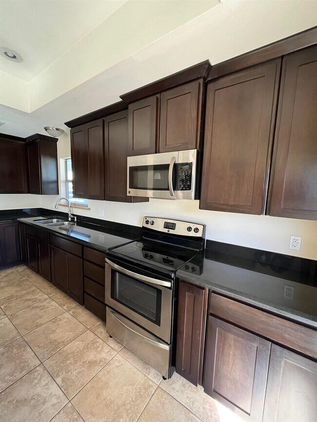 Building Photo - 3909 Ivana Ct