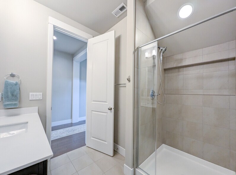 Bathroom w/ Shower - 16324 131st St SE