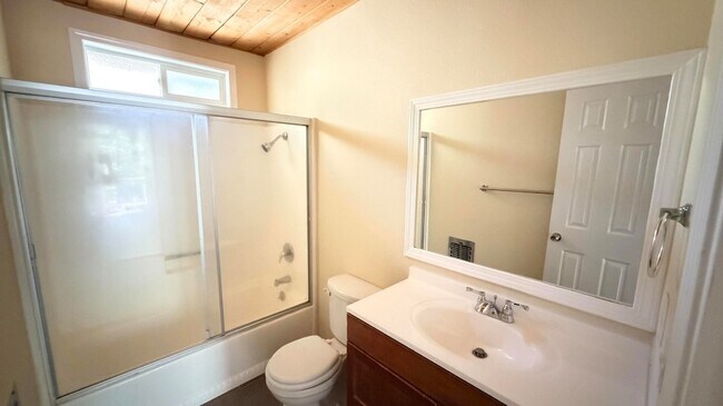 Building Photo - 52830 Pine Cove Rd