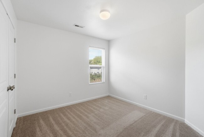 Building Photo - 4-bedroom with Water Front View