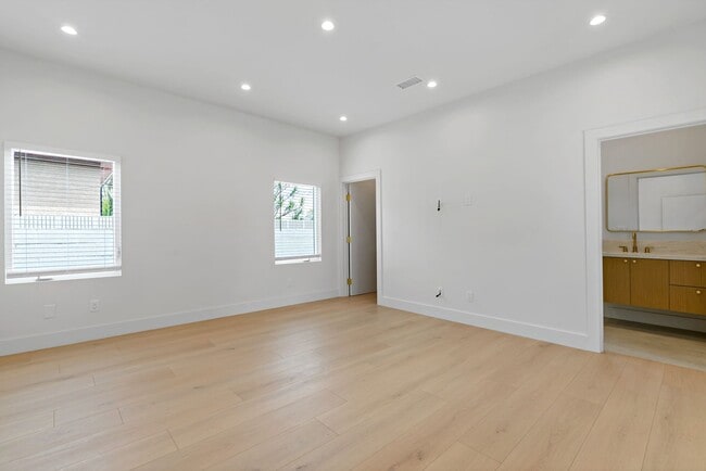 Building Photo - Beautifully Renovated 3-Bedroom Home – Mod...