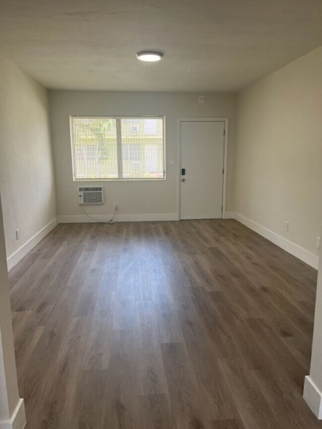 Interior Photo - 600 SW 9 AVE