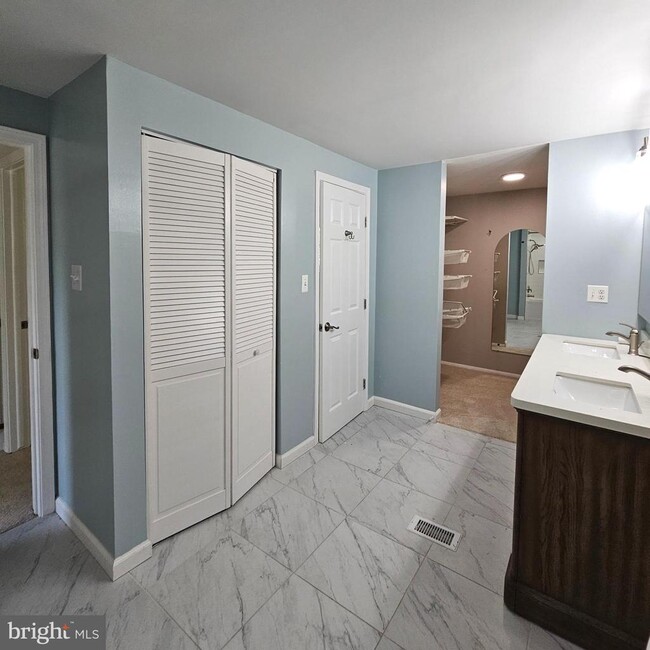 Building Photo - 5302 Harbor Ct Dr