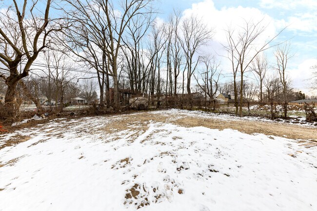 Building Photo - 395 Elder St