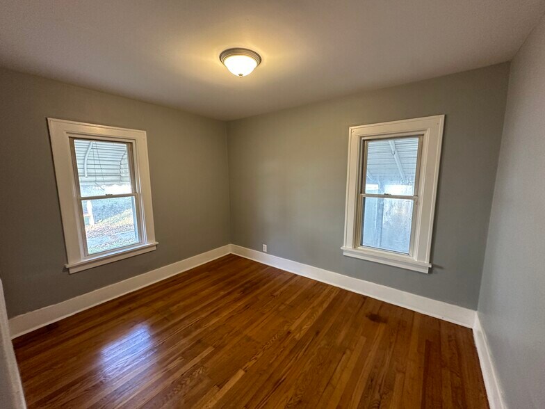 Building Photo - 2512 Tyrone St