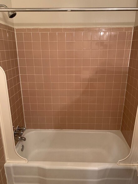 Building Photo - 3911 Pine St