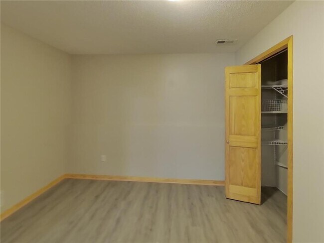 Building Photo - 5215 Pond View Ln