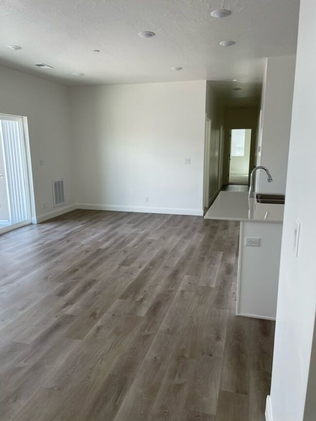 Building Photo - Resort-Style Living | 3 Bedroom Home with Access to Lagoon & Clubhouse