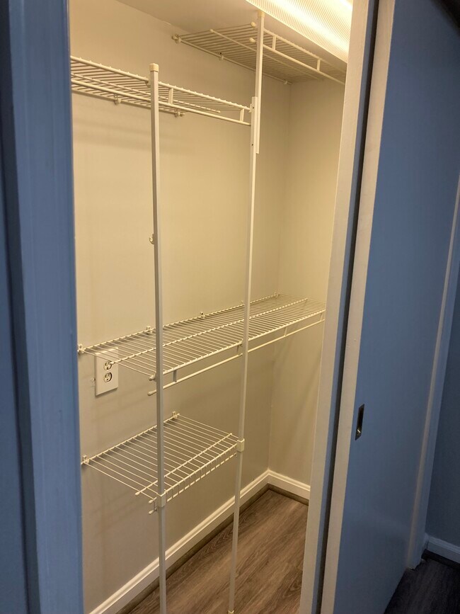 organizers - 500 Meadow Hall Dr