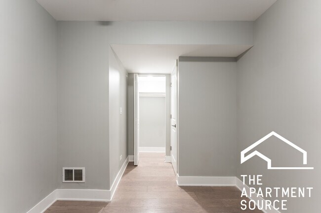 Building Photo - 2516 W Medill Ave