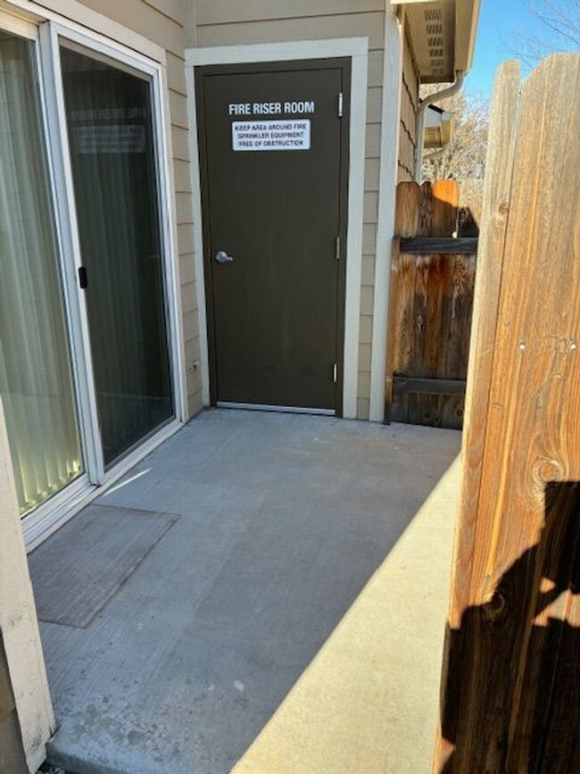 Building Photo - BW8920