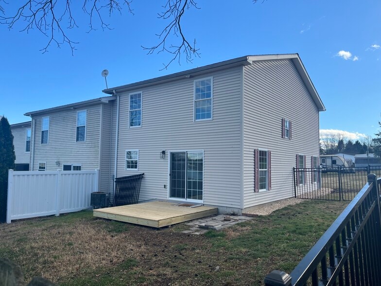 Building Photo - 112 W S St