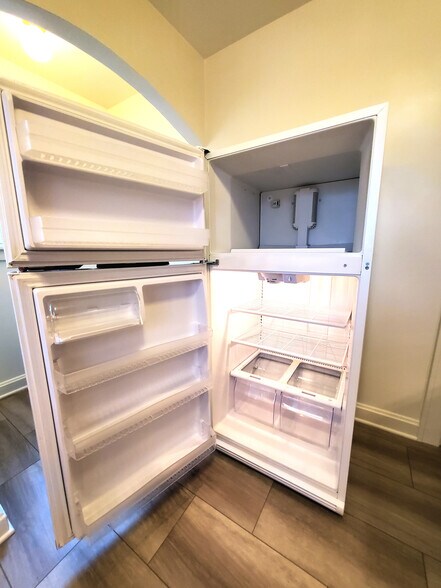 Building Photo - 115 W North Broadway St