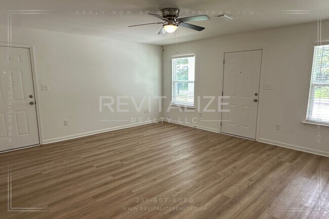 Building Photo - **OPEN HOUSE 08/17 1-3PM** 4 Bed/2 Bath Ho...