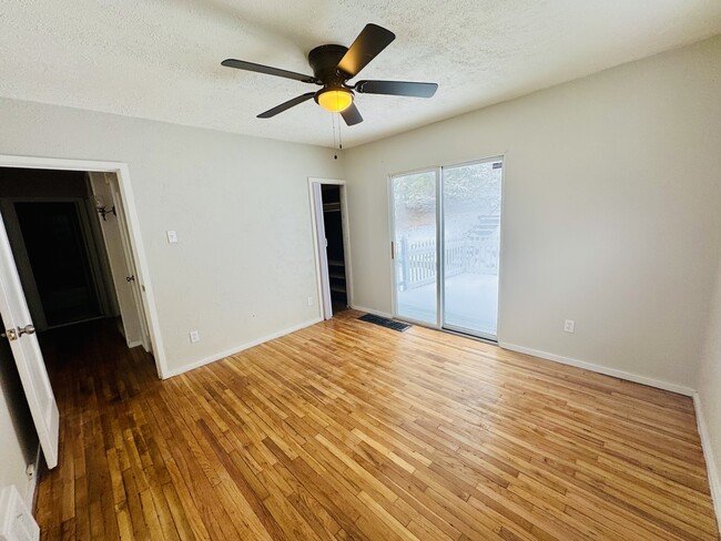 Building Photo - 741 Jefferson Rd