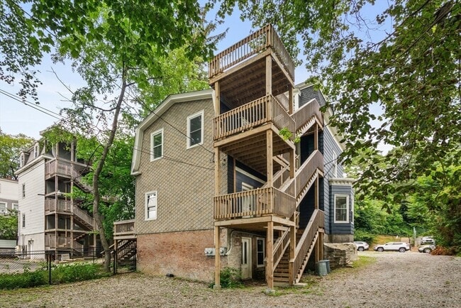 Building Photo - 35 Oak Ave