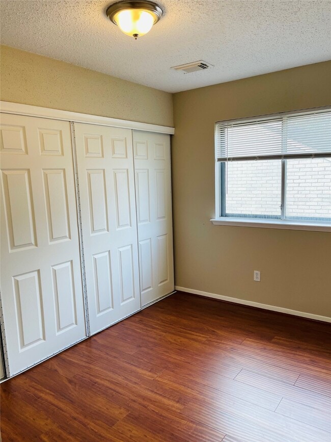 Building Photo - 4715 Rainbow Run