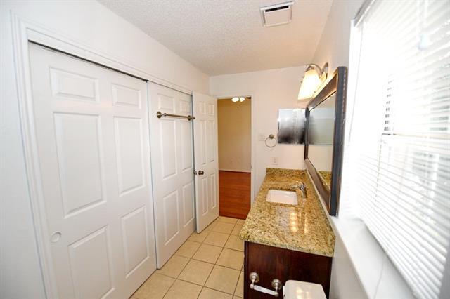 Building Photo - 3701 Cedarplaza Ln