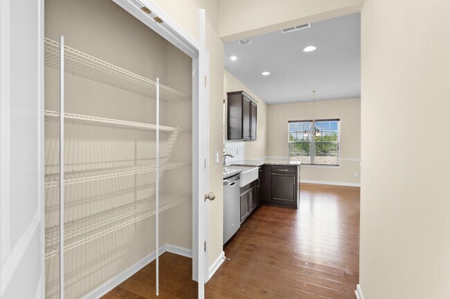 Building Photo - Beautiful 3-Bedroom Home with Fireplace an...