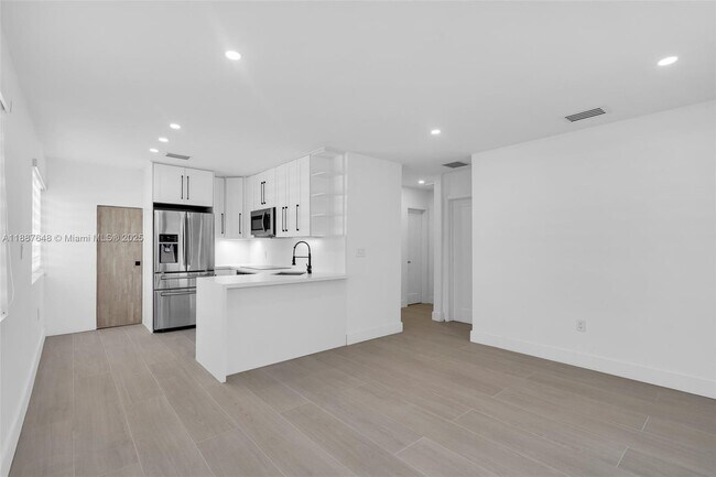 Primary Photo - 1293 SW 22nd Ave