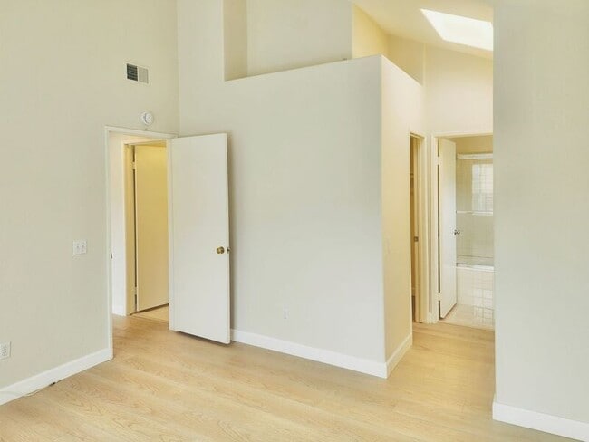 Building Photo - 105 Night Heron Ln