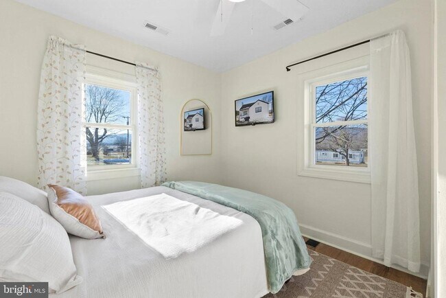 Building Photo - 701 S 2nd St