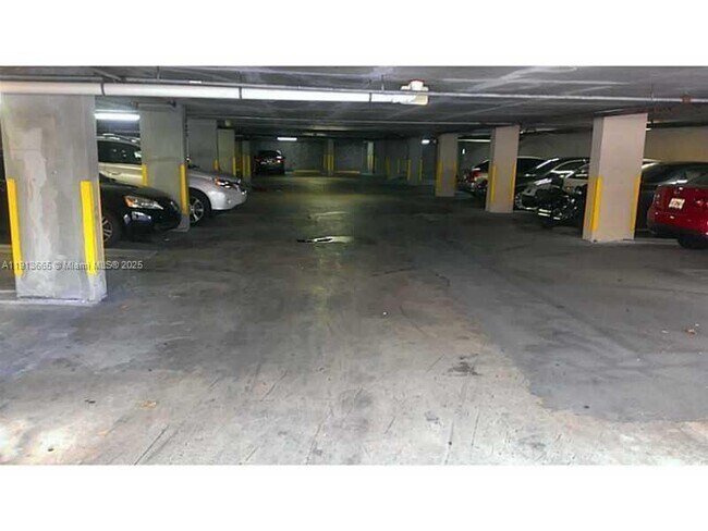 Building Photo - 102 SW 6th Ave